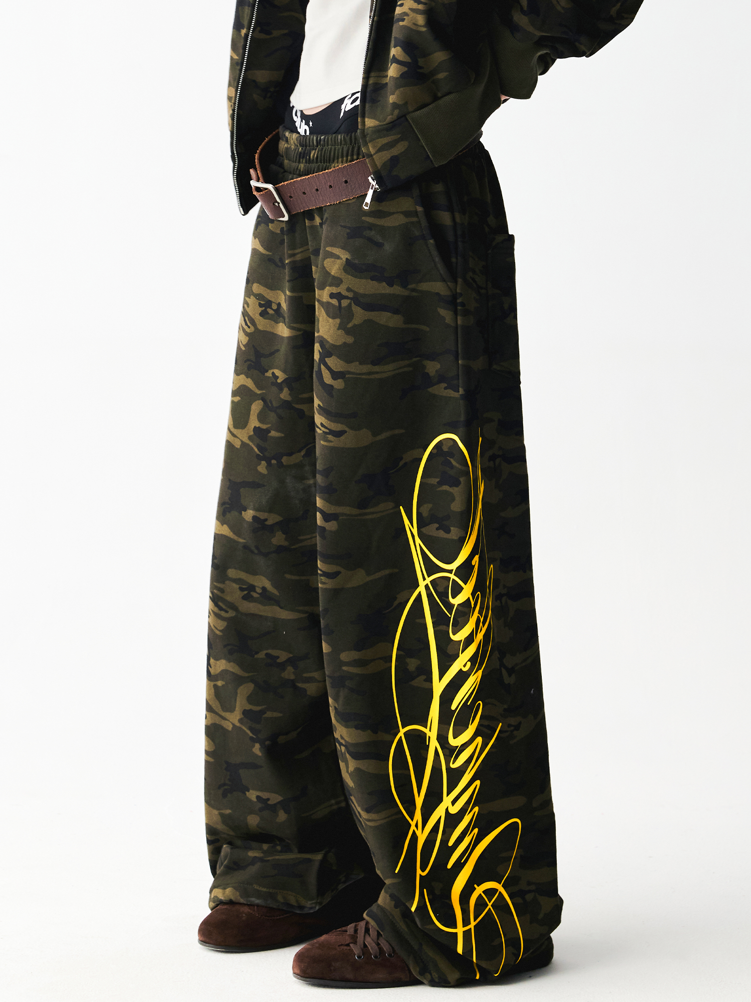 Contrast Script Sweatpants