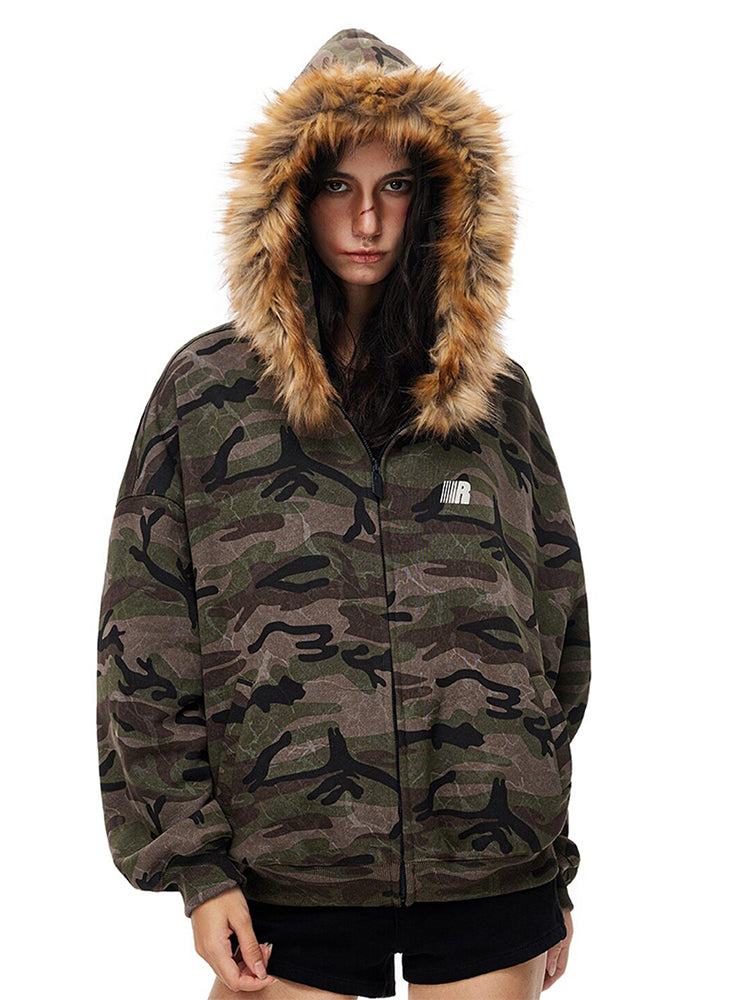 Side profile of model wearing loose fit camo jacket with dropped shoulders.