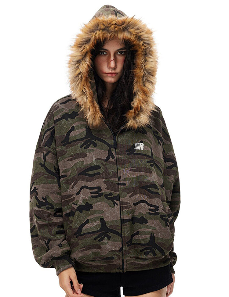 Side profile of model wearing loose fit camo jacket with dropped shoulders.