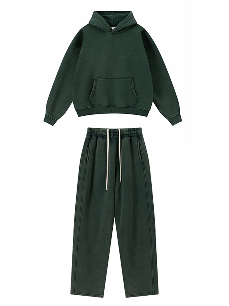 Forest green monochrome sweatshirt and sweatpants ensemble