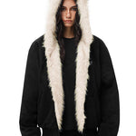 Vorderansicht einer schwarzen Damen-Kunstfell-Kapuzenjacke mit integrierten Katzenohren und flauschiger cremeweißer Besatz als Hauptproduktbild