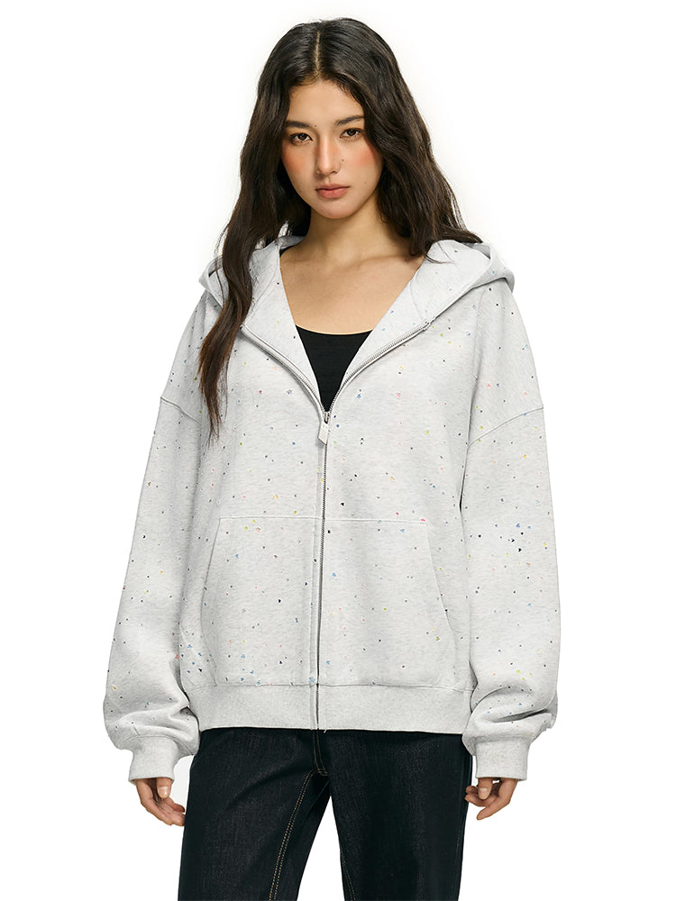 Model in light gray oversized hoodie showing high street y2k fashion style