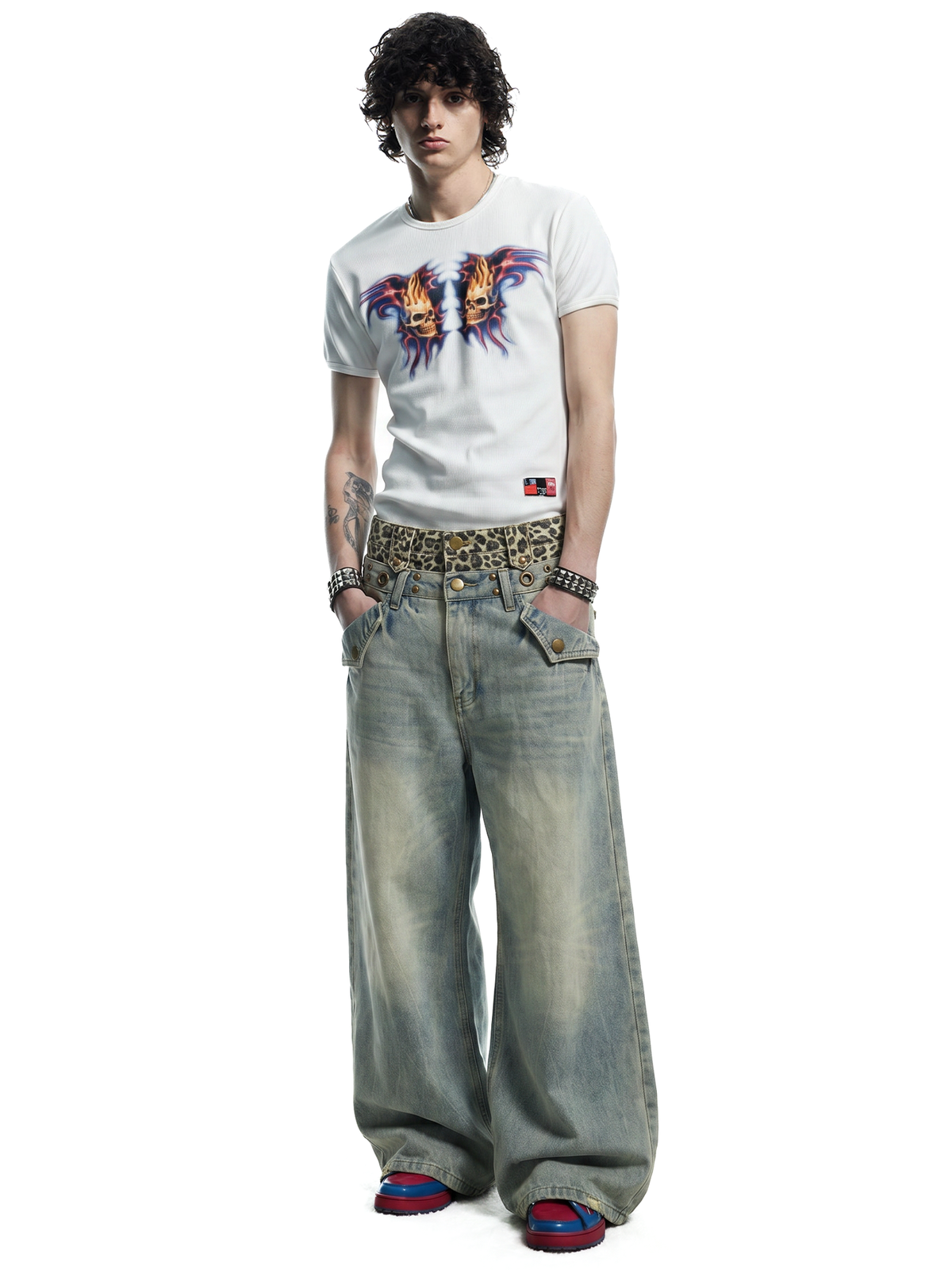 Jeans tombants à clous léopard