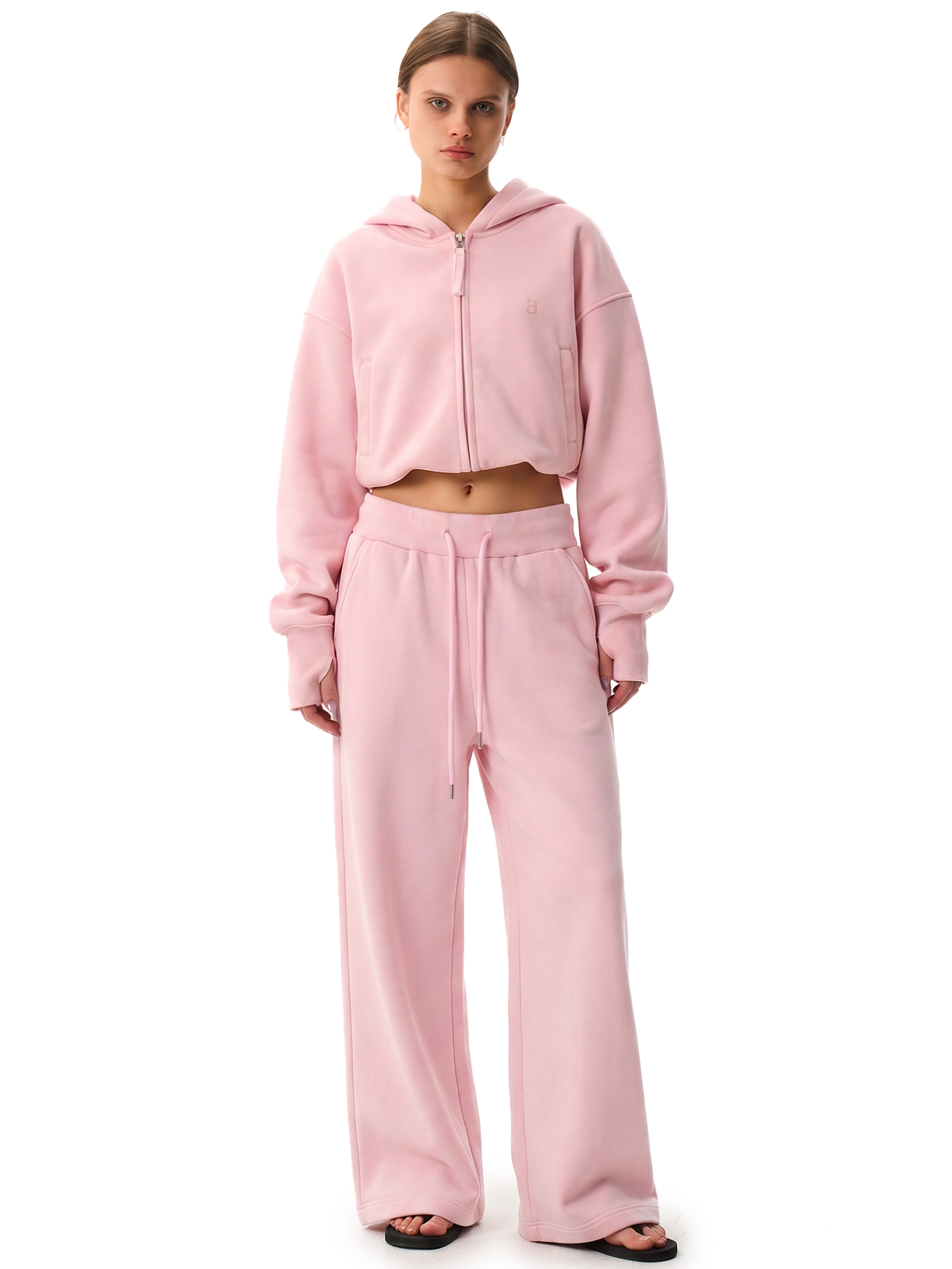 Detailed look of pink cropped sweatshirt, effortless urban mood streetwear