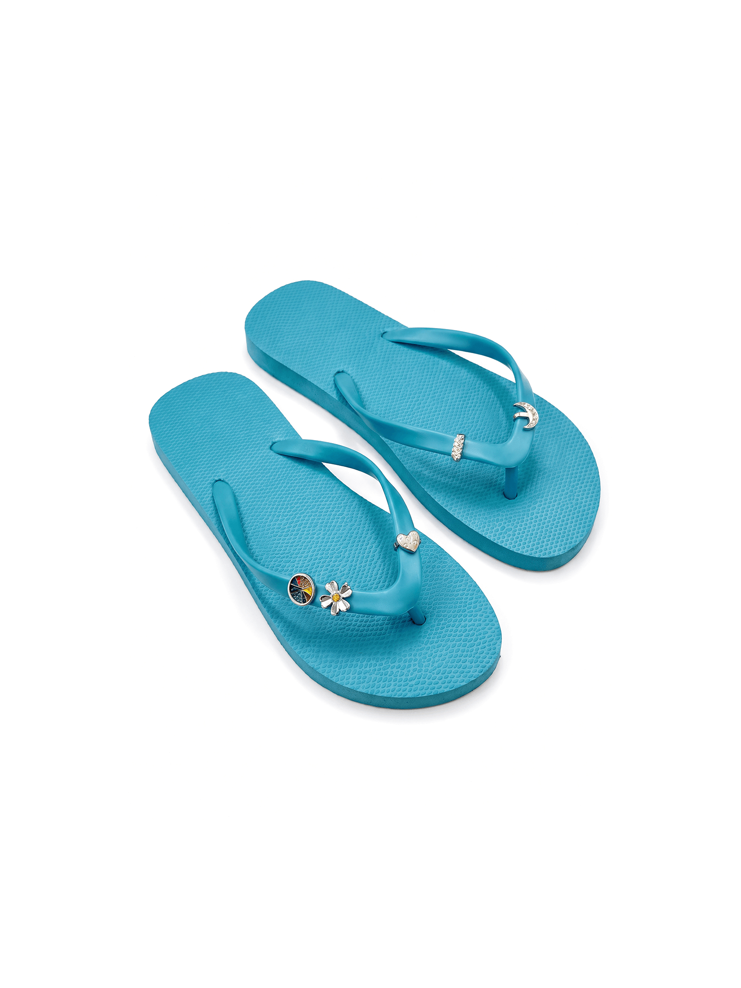 Breeze DIY Charm Beach Flip Flops - Style Perspective Shot 7 - Streetwear Aesthetic | FDR Studios