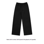 Minimalistische Flat-Lay-Produktaufnahme der FDR Studios industrielschwarzen weit geschnittenen Jogginghosen mit verstellbarem Kordelzug am Taillenbund und klaren Linien. Ein unverzichtbares Stück für minimalistischen Techwear.